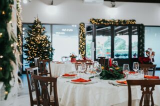 Domani 8 e Domenica 12 Dicembre pranziamo insieme, apparecchiamo anche per te?

L'atmosfera del Natale è esplosa, gustiamoci tutto il buono delle feste! 
Chiama il 📞340 9692603 per prenotare

#ristorantemessina #ristorantedipesce  #cucinasiciliana #sicilia #messina #salaricevimenti #villaalba #mangiarbene #ricevmentivillalaba #venue #messinafoodporn #messinaintavola #igersmessina #bestmessina #messinabedda #roccalumera #taormina